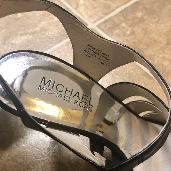 SOLD Michael Kors Elena Sandals - Picture 3 of 5